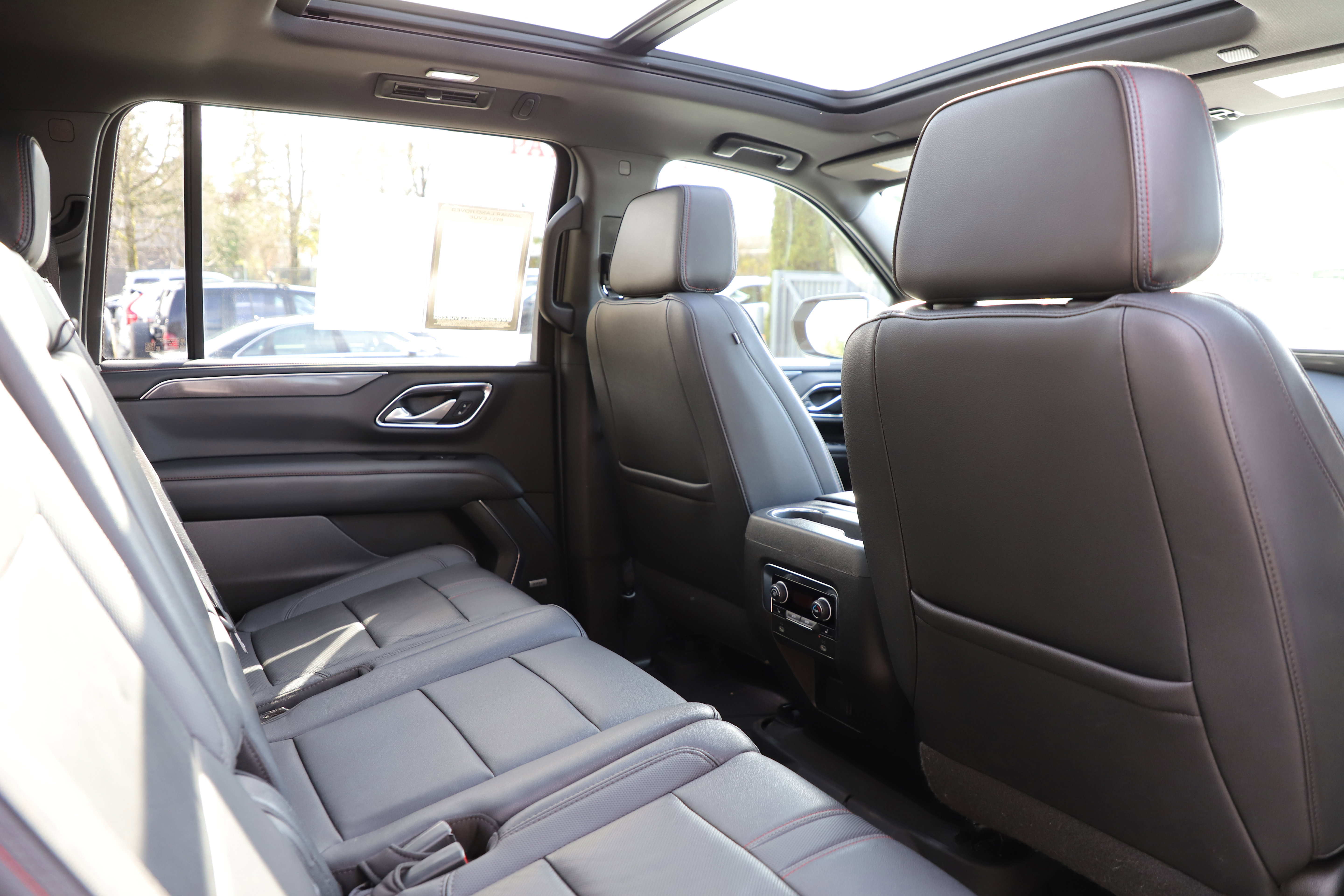 Used 2022 Chevrolet Suburban RST w/ Luxury Package image 12