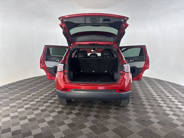 Used 2025 Jeep Compass Latitude AWD/4WD image 18