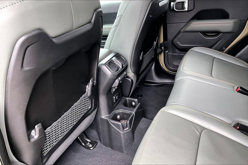 Used 2025 Jeep Gladiator Mojave AWD/4WD image 11