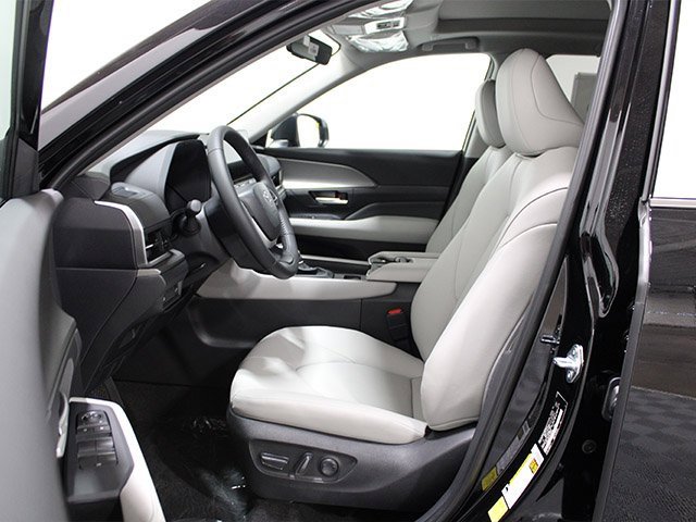 New 2026 Toyota Grand Highlander XLE image 5