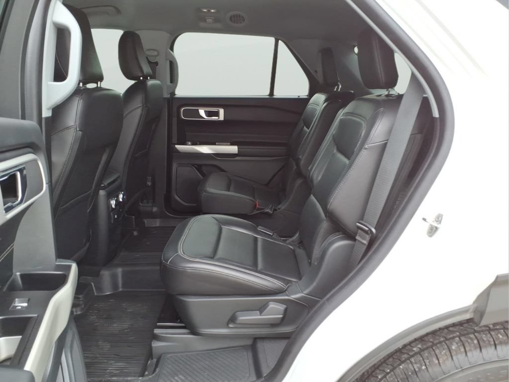 Used 2021 Ford Explorer XLT w/ Equipment Group 202A AWD/4WD image 30