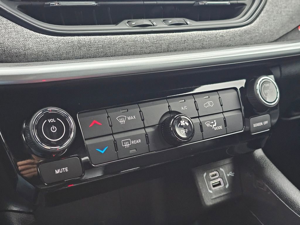 Used 2024 Jeep Compass Latitude AWD/4WD image 24