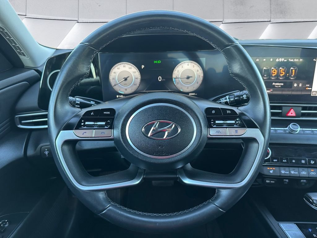 Used 2023 Hyundai Elantra SEL w/ Convenience Package image 9