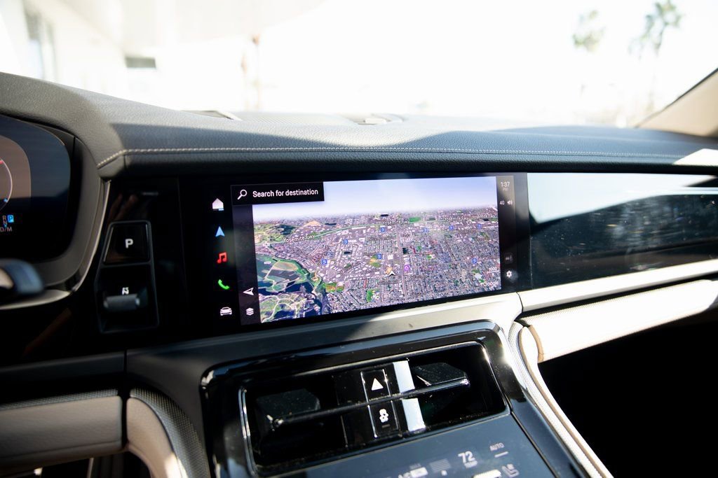 Certified 2025 Porsche Panamera image 14