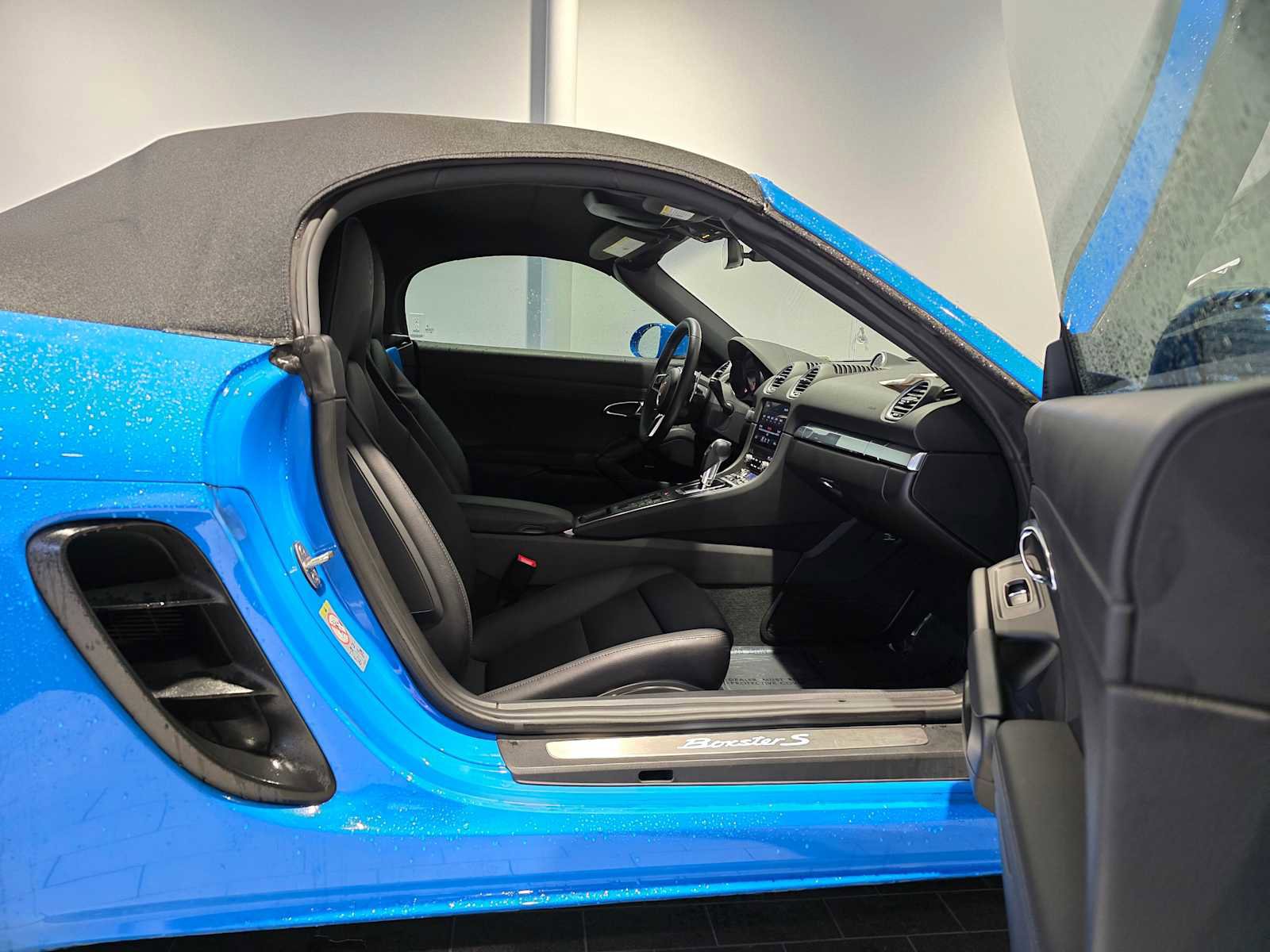 Used 2024 Porsche 718 Boxster S RWD image 14