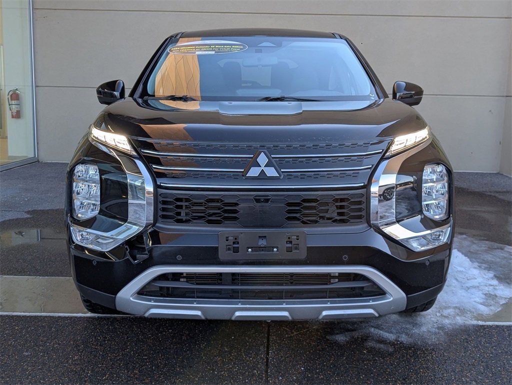 Used 2024 Mitsubishi Outlander SE Black Edition image 9