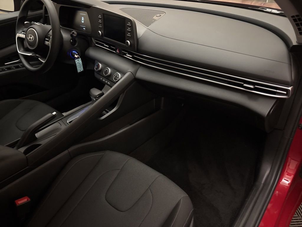 Certified 2026 Hyundai Elantra SE image 25
