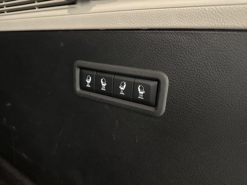 Used 2022 Jeep Wagoneer Series III w/ Premium Group I image 11