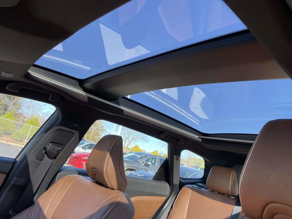 Used 2025 Toyota Crown Signia image 31