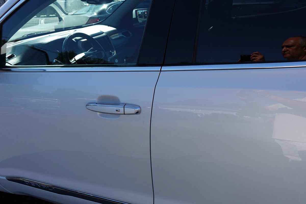 Used 2019 GMC Acadia Denali w/ Technology Package FWD image 15