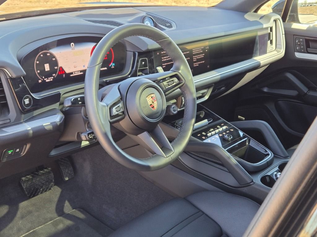 Certified 2025 Porsche Cayenne image 4