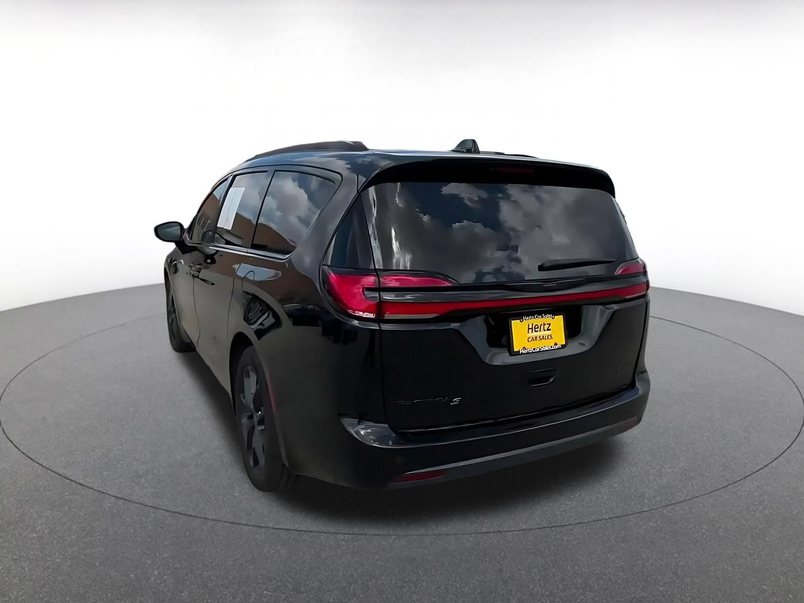 Used 2025 Chrysler Pacifica Limited FWD image 12