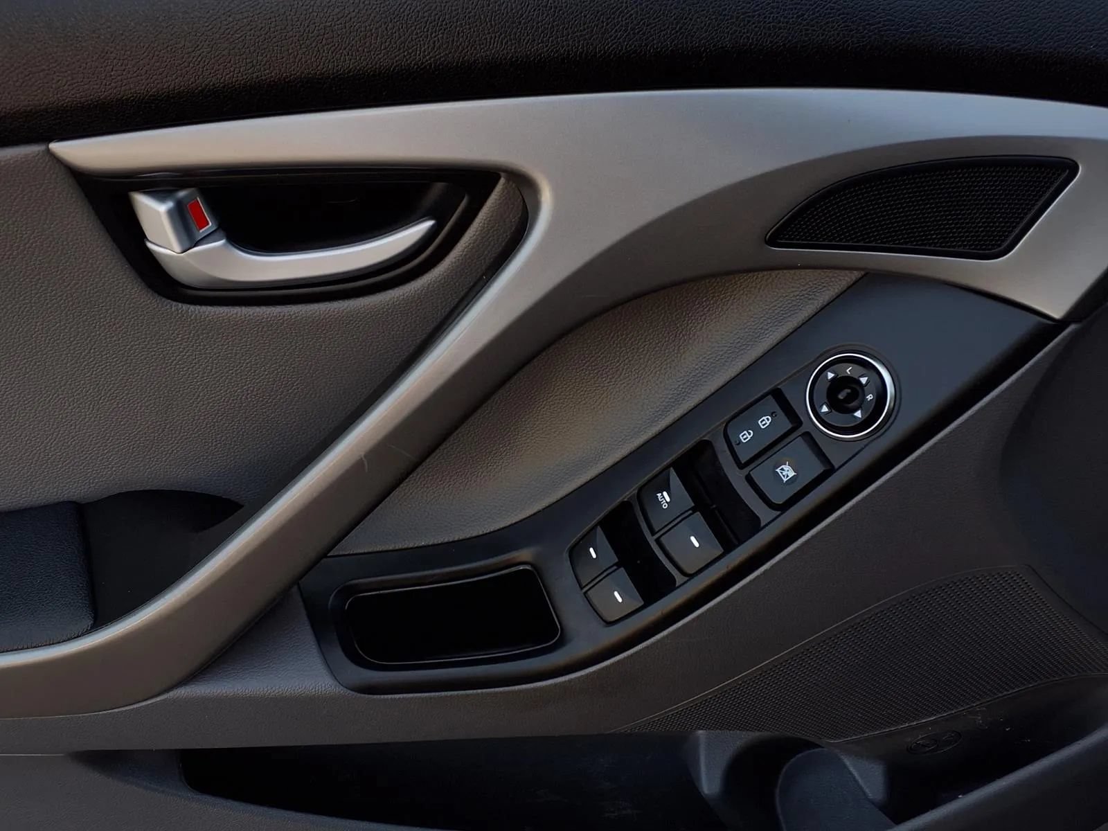 Used 2014 Hyundai Elantra Limited FWD image 15