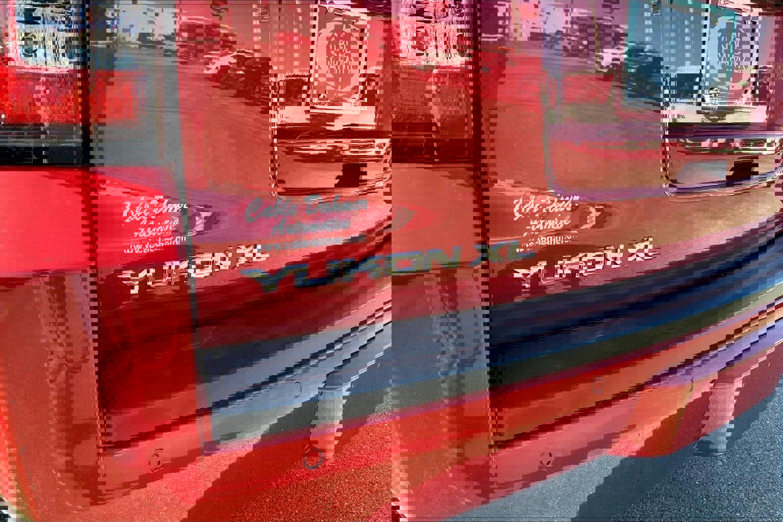 Used 2015 GMC Yukon XL SLT w/ Open Road Package AWD/4WD image 31