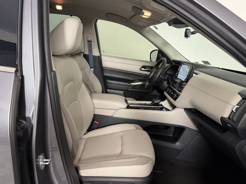 Used 2023 Nissan Pathfinder SL image 31