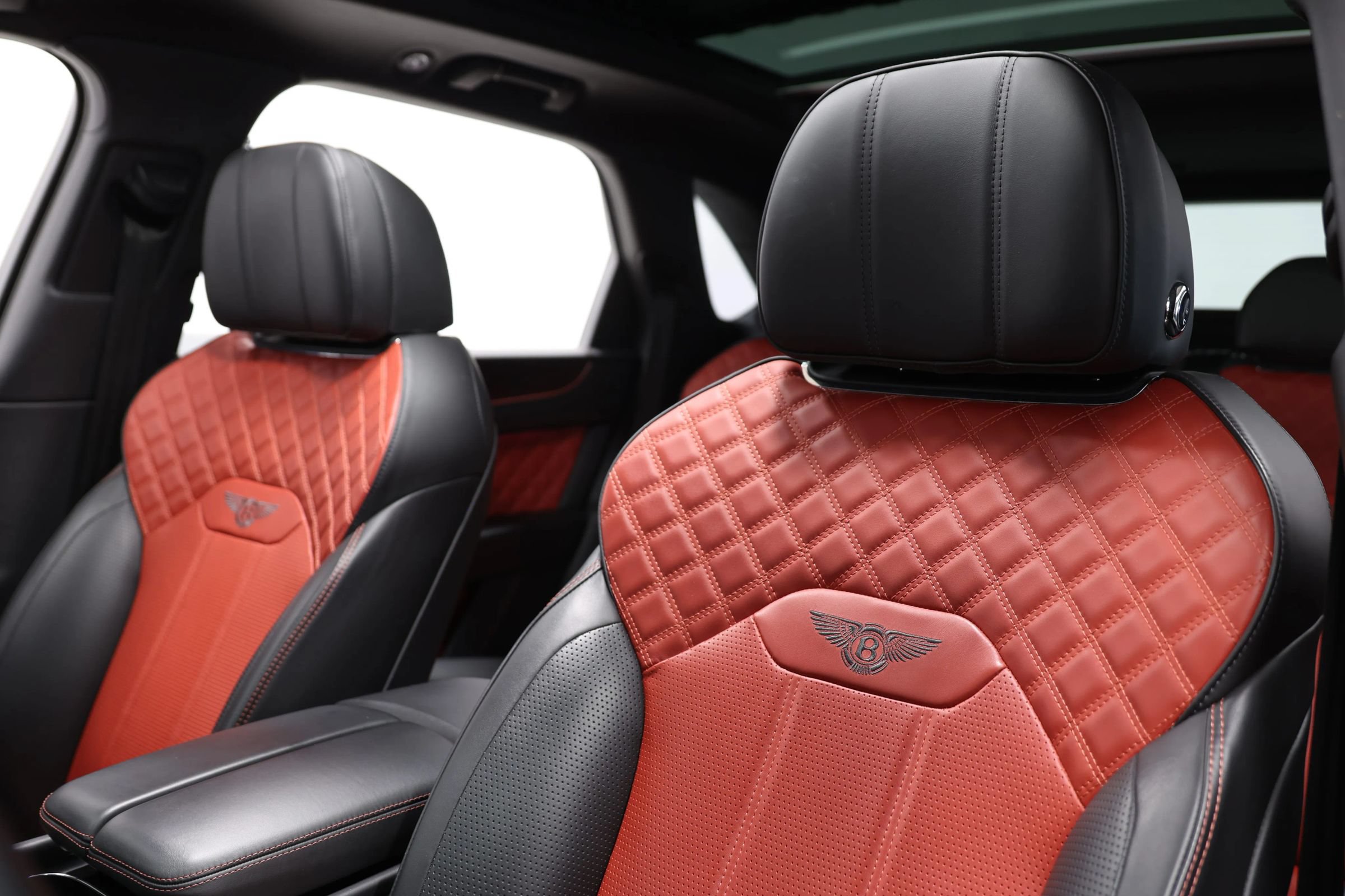 Used 2022 Bentley Bentayga AWD/4WD image 18