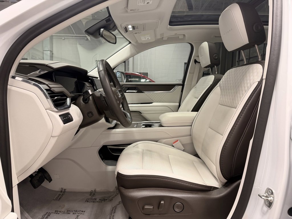 Used 2024 GMC Acadia Denali image 29