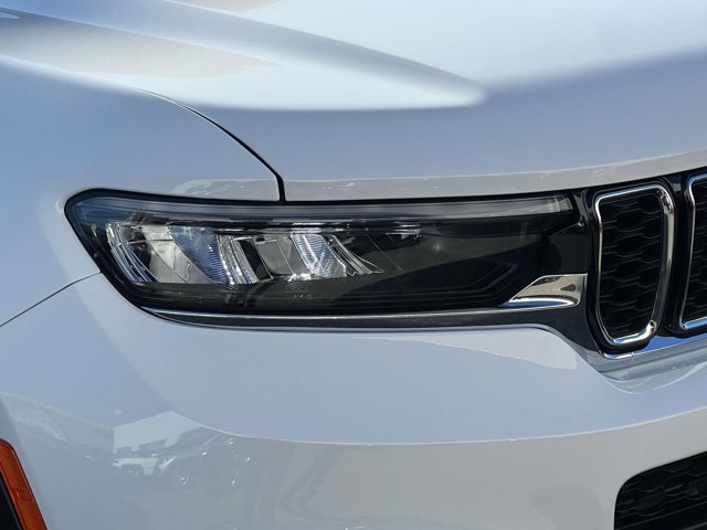 Used 2025 Jeep Grand Cherokee L Limited image 7