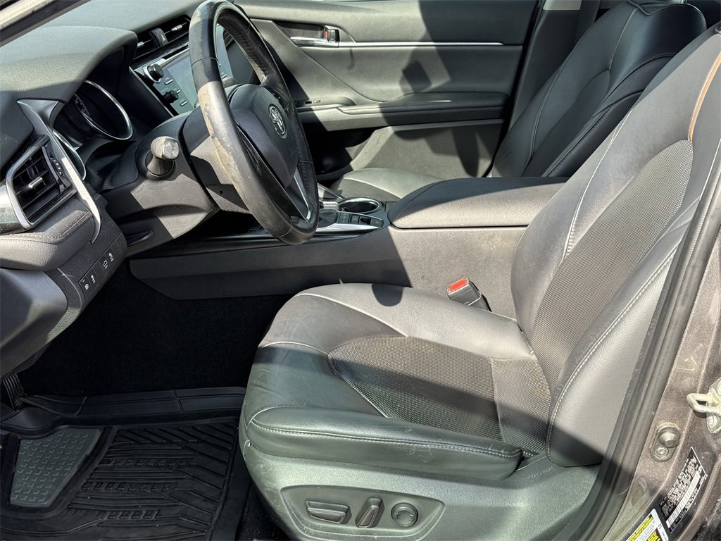Used 2020 Toyota Camry XLE image 10