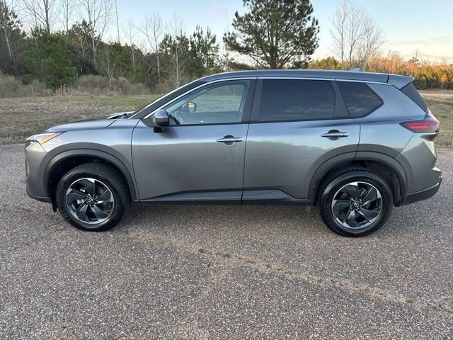 Used 2024 Nissan Rogue SV AWD/4WD image 5