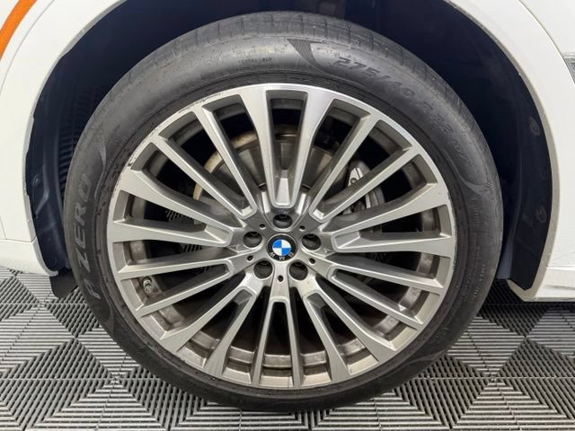 Used 2022 BMW X7 xDrive40i w/ Premium Package AWD/4WD image 12