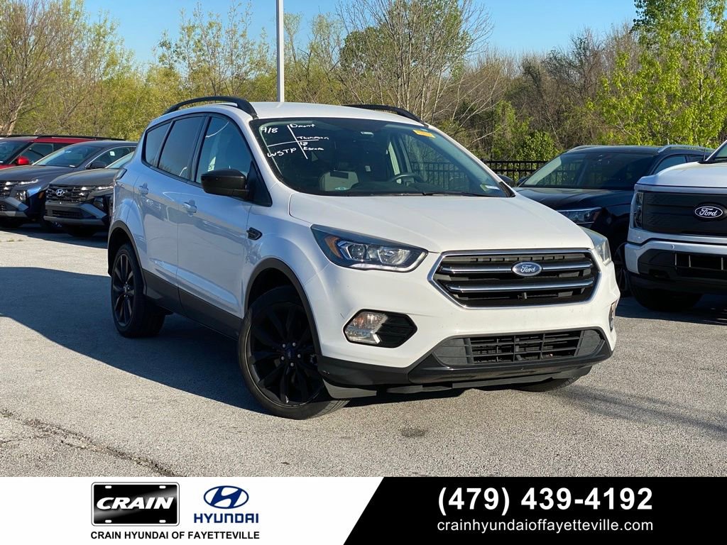 Used 2018 Ford Escape SE w/ SE Sport Appearance Package image 1