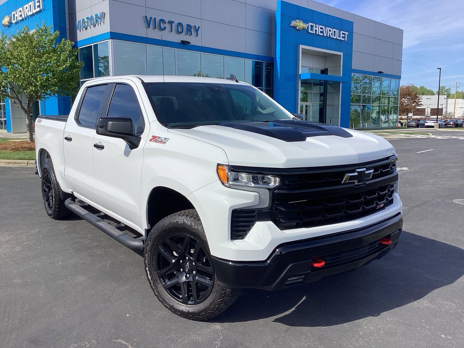 Used 2025 Chevrolet Silverado 1500 LT Trail Boss w/ Convenience Package II image 1