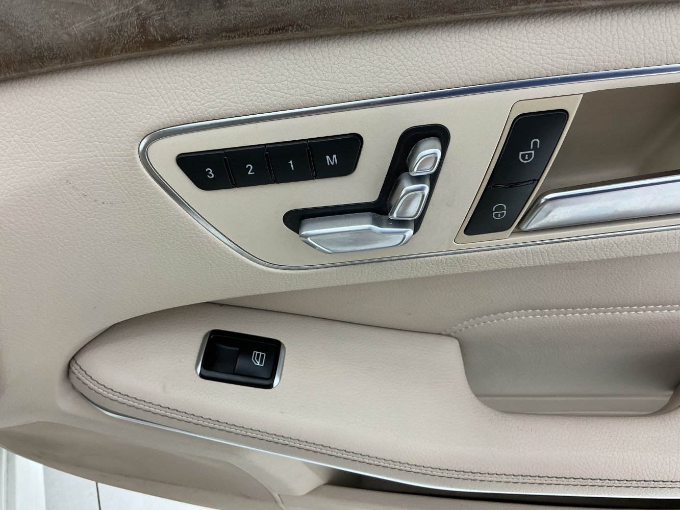 Used 2015 Mercedes-Benz E 350 4MATIC Sedan w/ Premium 1 Package image 39
