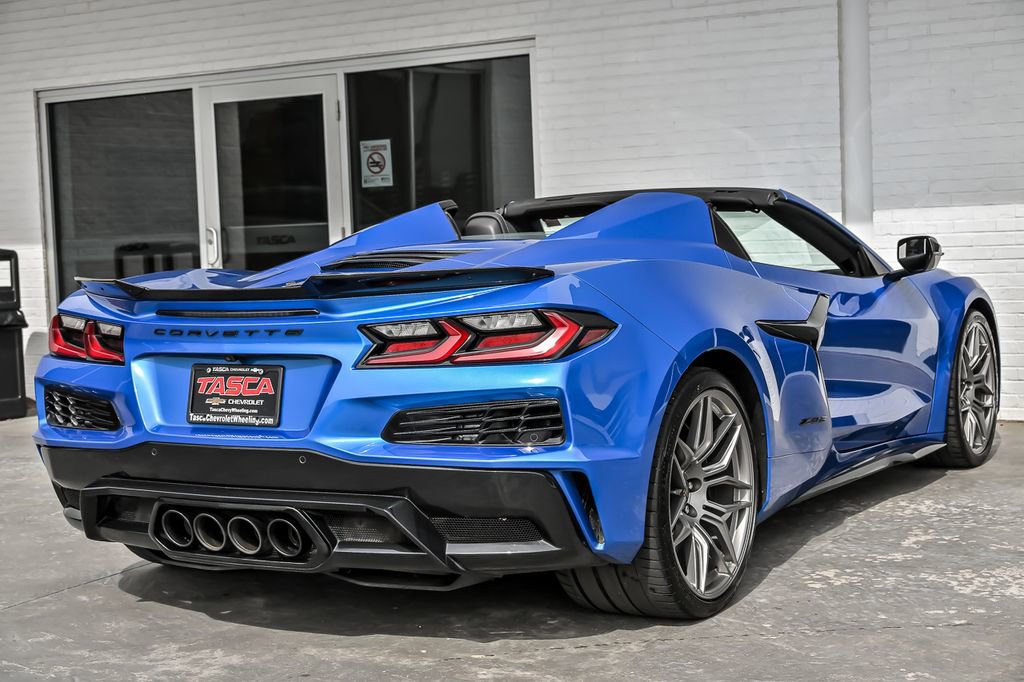 Used 2025 Chevrolet Corvette Z06 RWD image 10