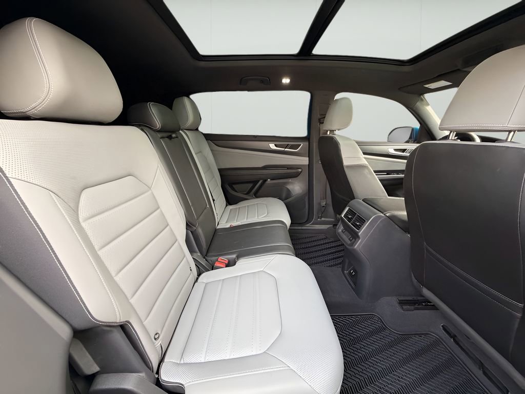 Used 2024 Volkswagen Atlas Cross Sport SEL R-Line image 19