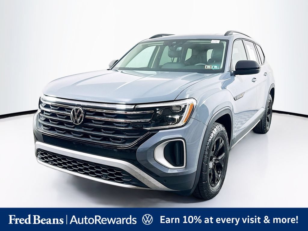 Used 2025 Volkswagen Atlas Peak Edition SE AWD/4WD image 3