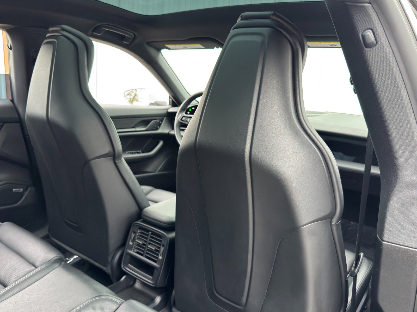 Used 2023 Porsche Taycan image 33