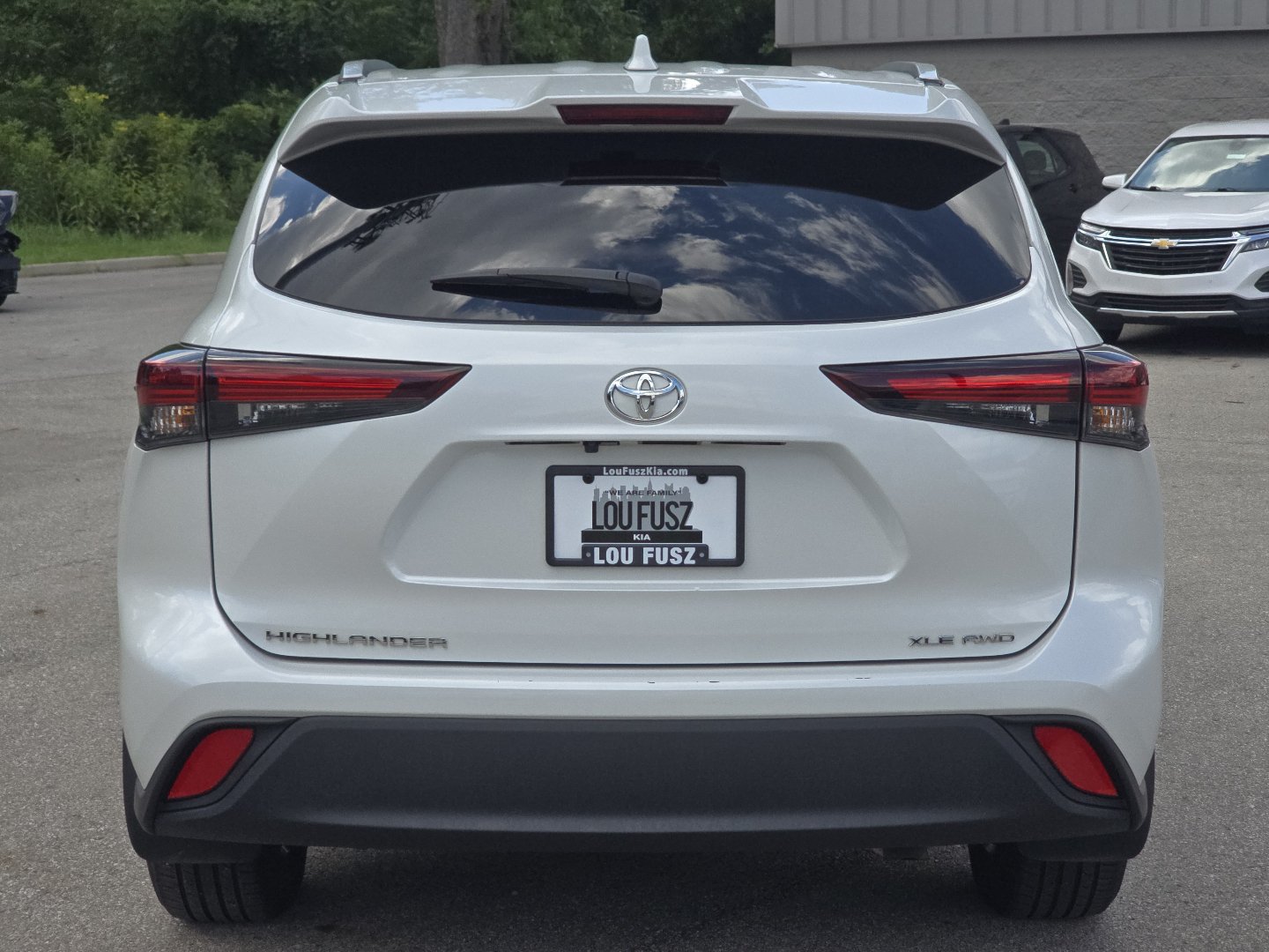Used 2025 Toyota Highlander XLE AWD/4WD image 15