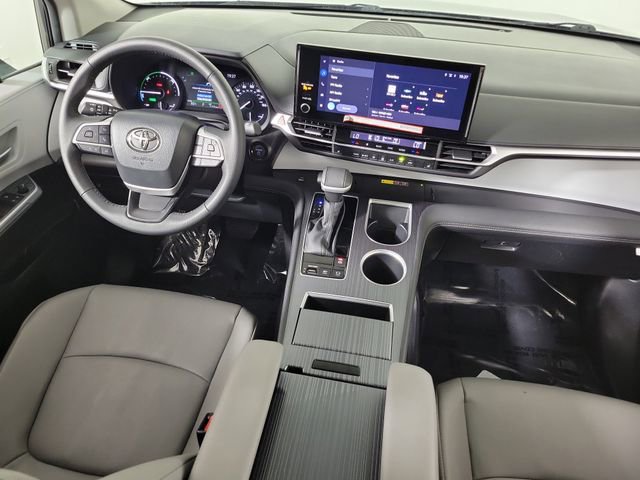 Used 2025 Toyota Sienna XLE image 15