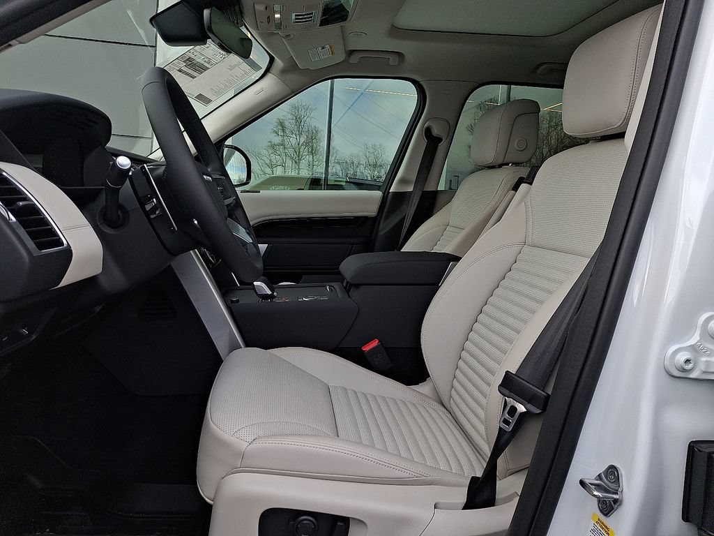 New 2026 Land Rover Discovery S AWD/4WD image 9