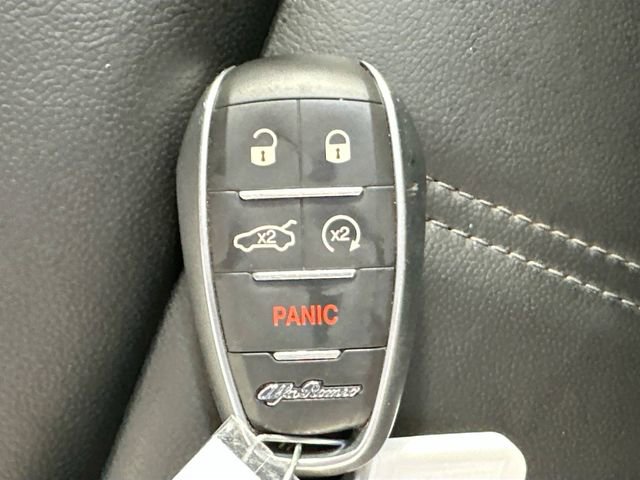 Used 2022 Alfa Romeo Giulia Ti AWD/4WD image 17