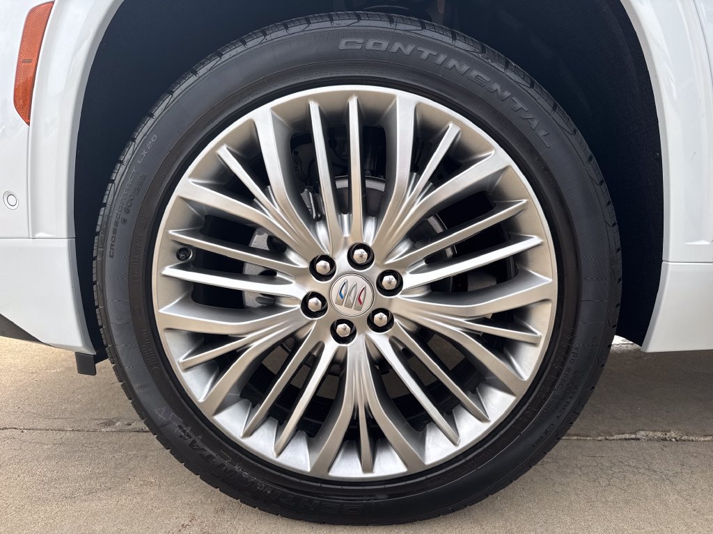 New 2027 Buick Enclave Avenir w/ LPO, Floor Liner Package AWD/4WD image 14