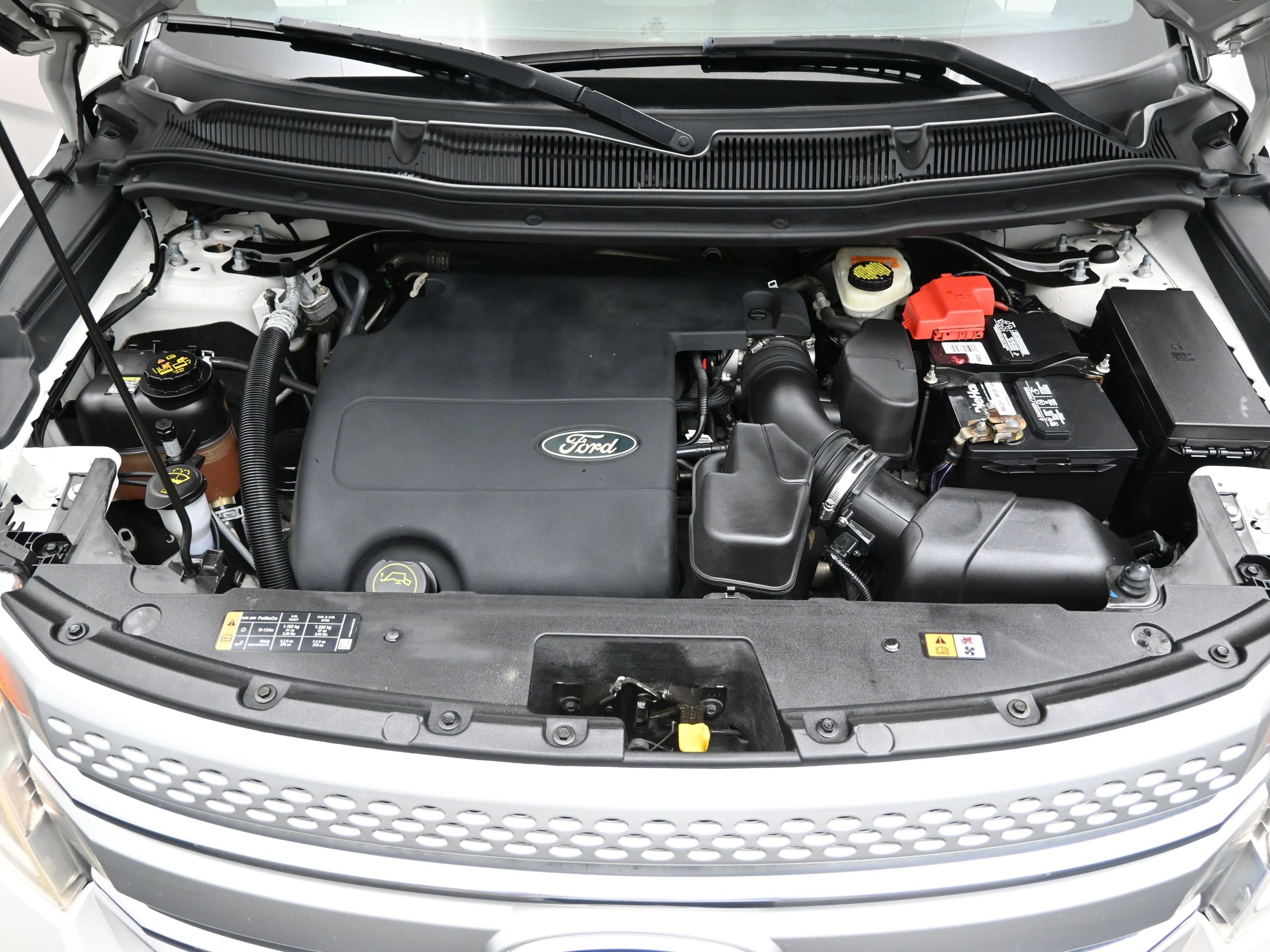 Used 2015 Ford Explorer XLT w/ Equipment Group 202A image 8