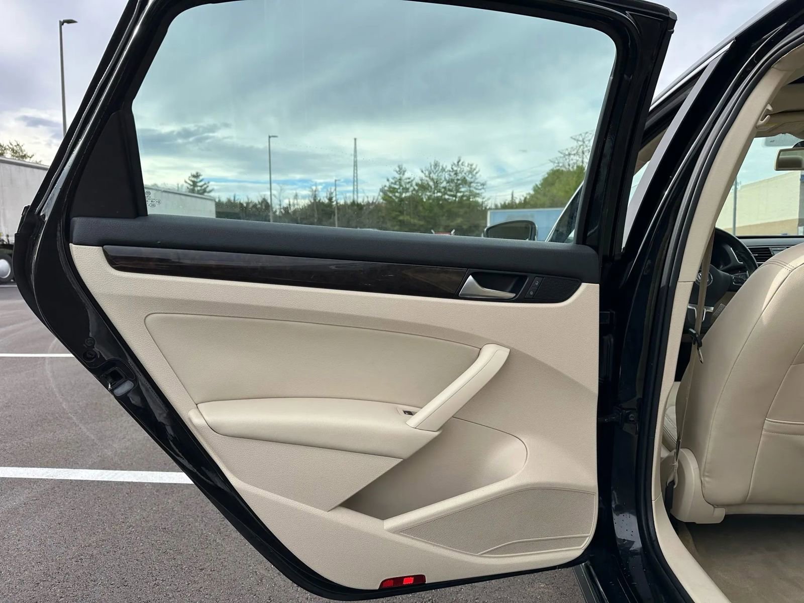 Used 2015 Volkswagen Passat 1.8T SEL Premium image 13