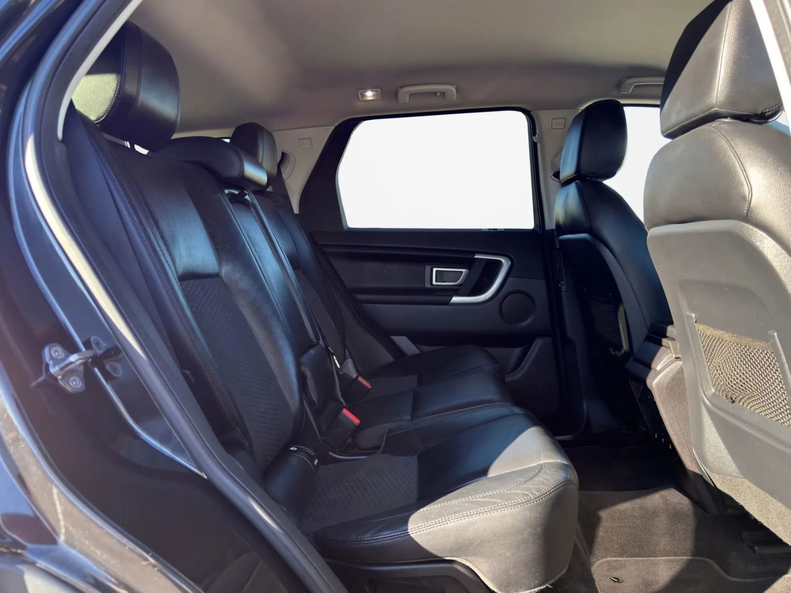 Used 2016 Land Rover Discovery Sport SE image 17