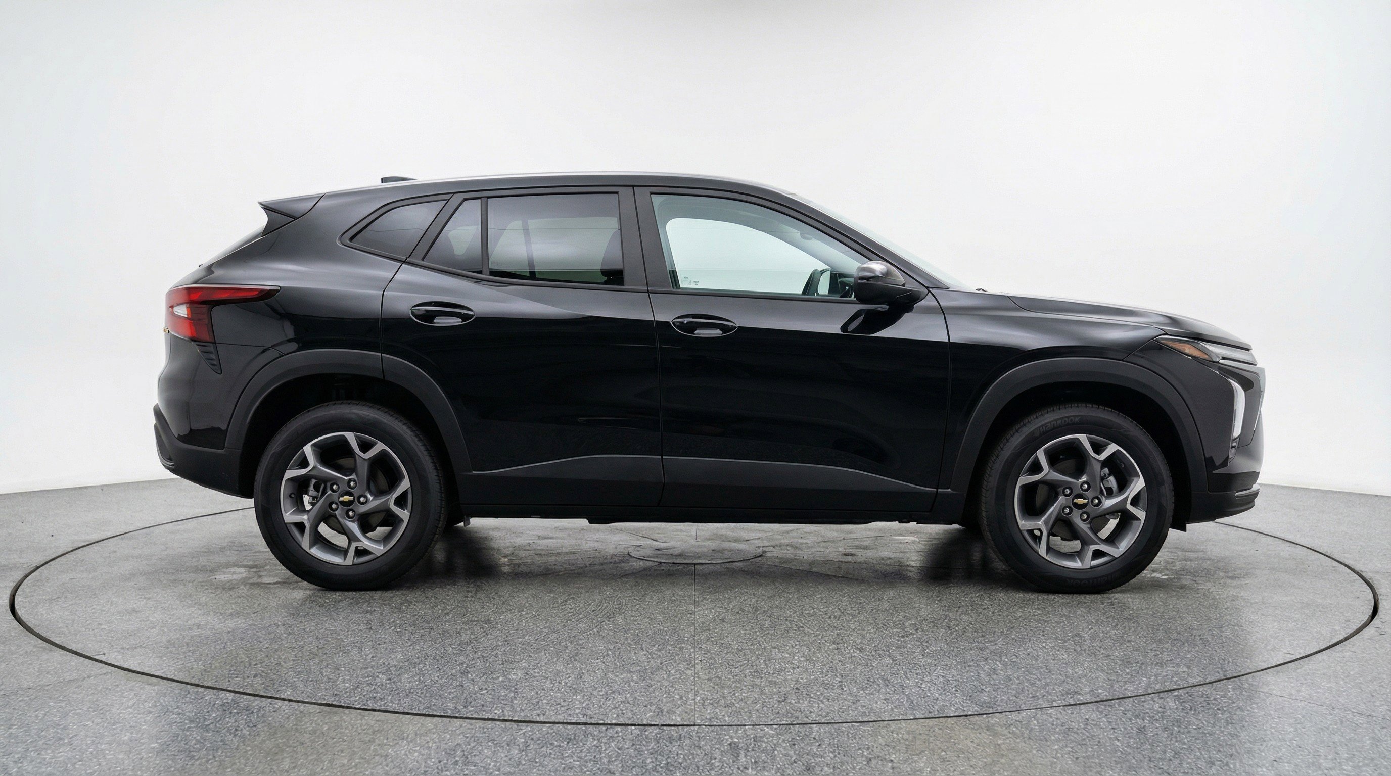 Used 2025 Chevrolet Trax LT w/ LT Convenience Package image 11