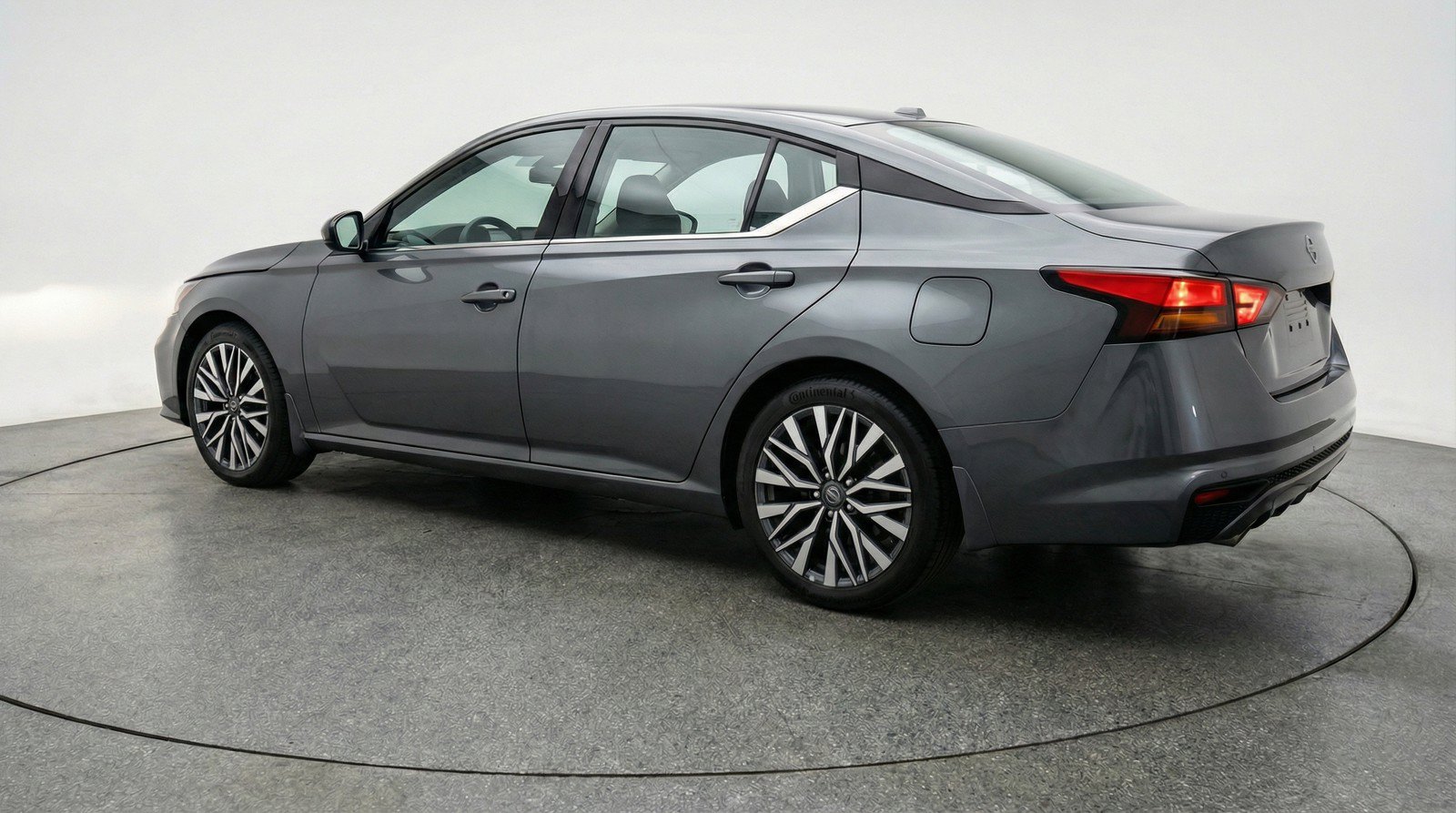 Used 2025 Nissan Altima 2.5 SV FWD image 6