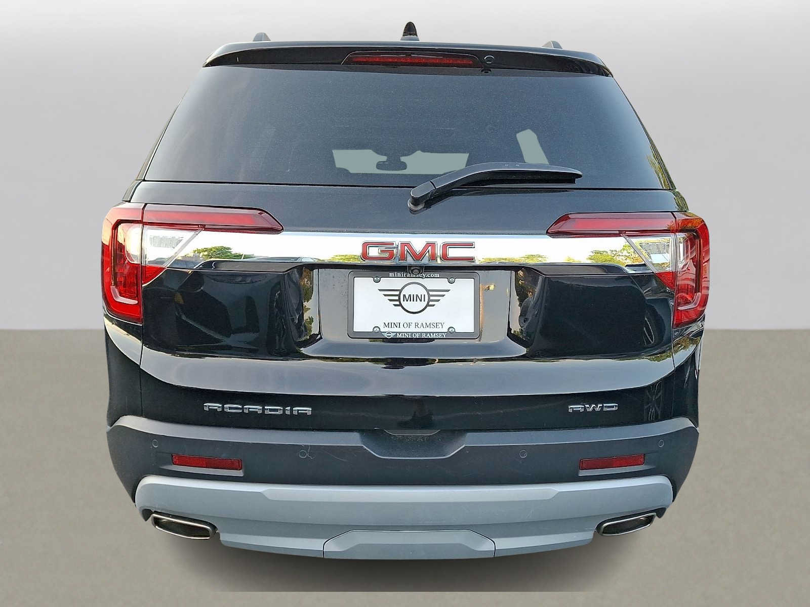 Used 2023 GMC Acadia SLT w/ Preferred Package AWD/4WD image 4
