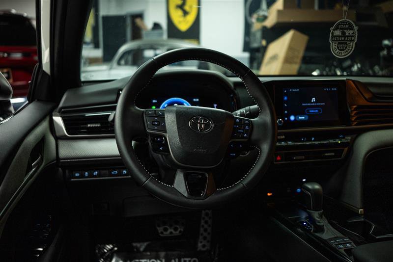 Used 2025 Toyota Camry SE w/ Convenience Package image 16