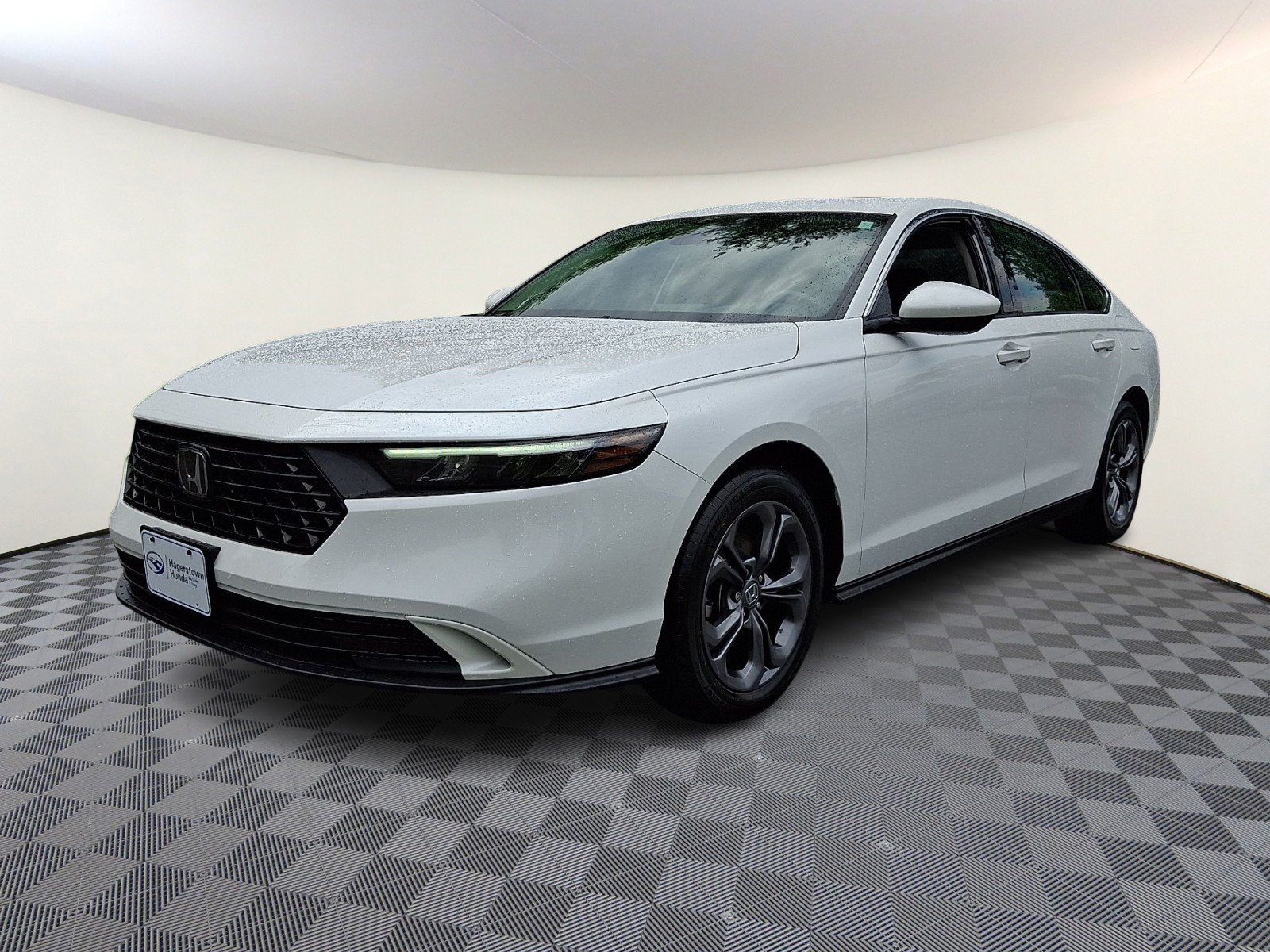 Used 2023 Honda Accord EX image 3