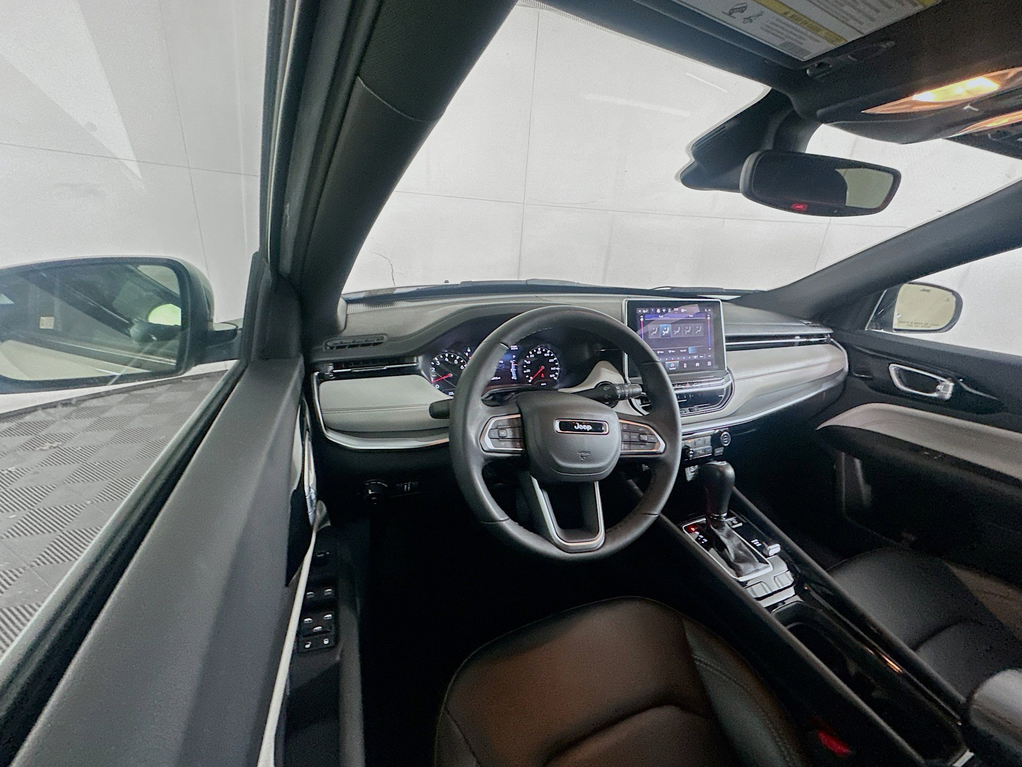 Used 2025 Jeep Compass Limited image 18