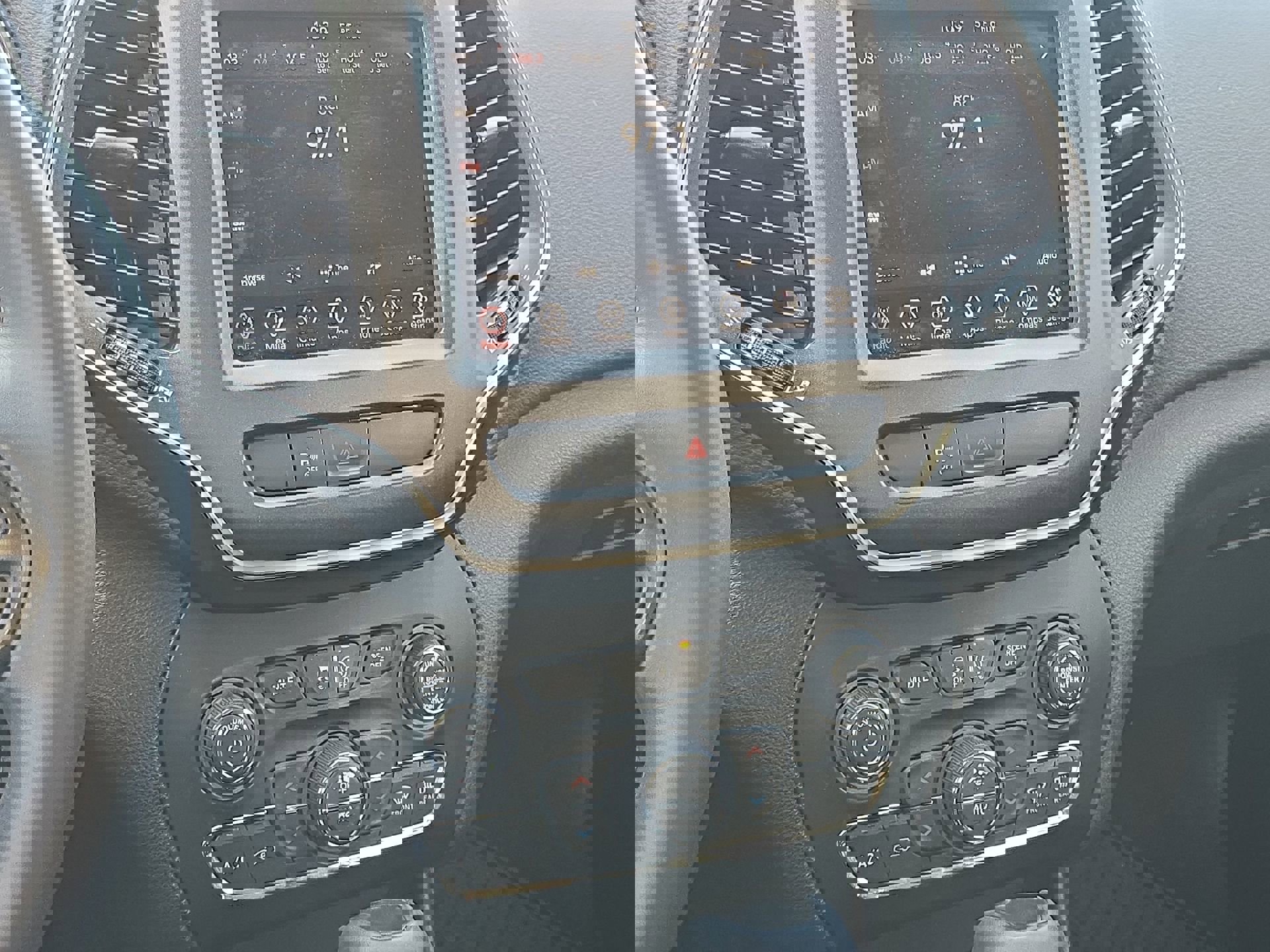 Used 2019 Jeep Cherokee Trailhawk w/ Trailer Tow Group image 16