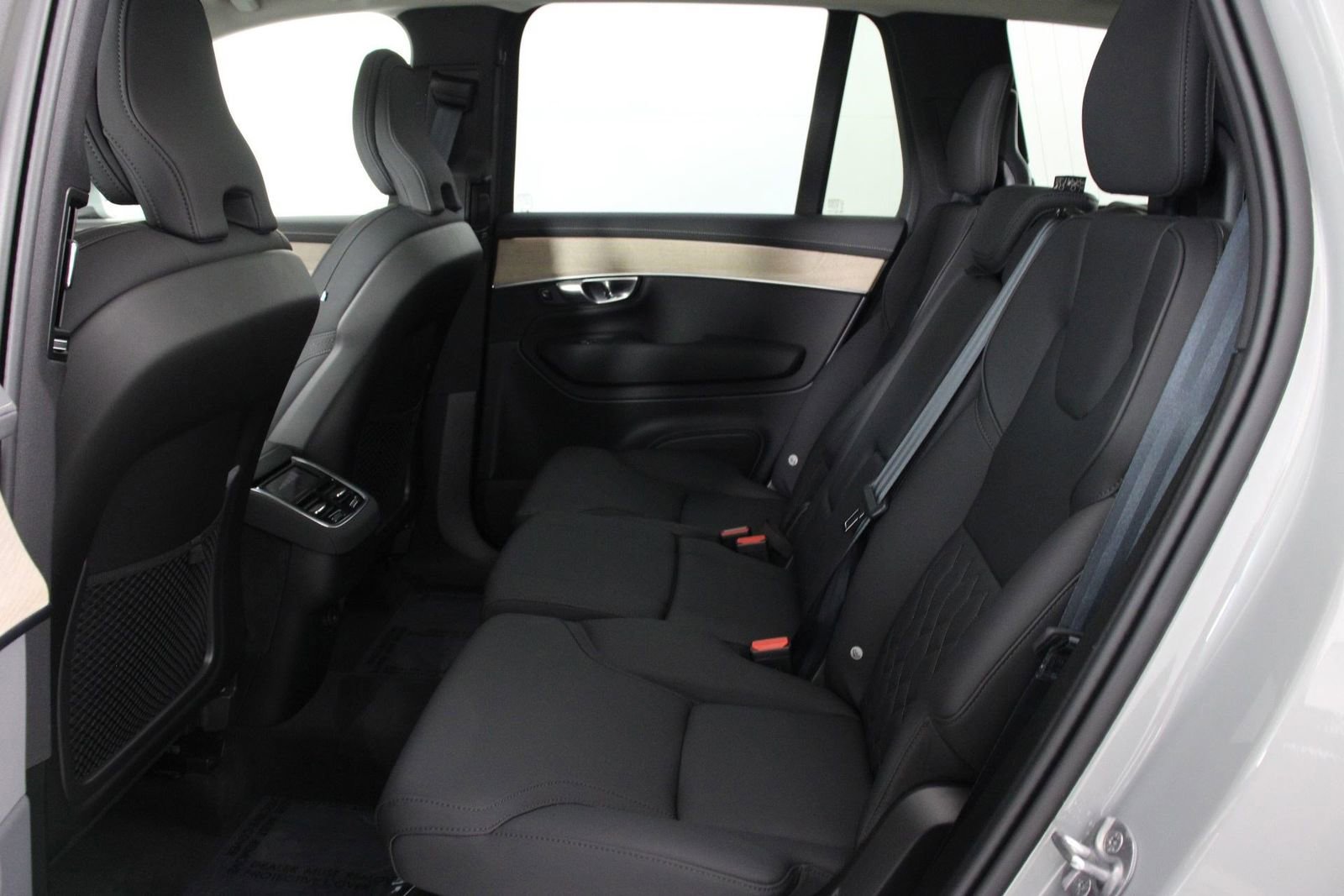 Certified 2026 Volvo XC90 B6 Plus image 32