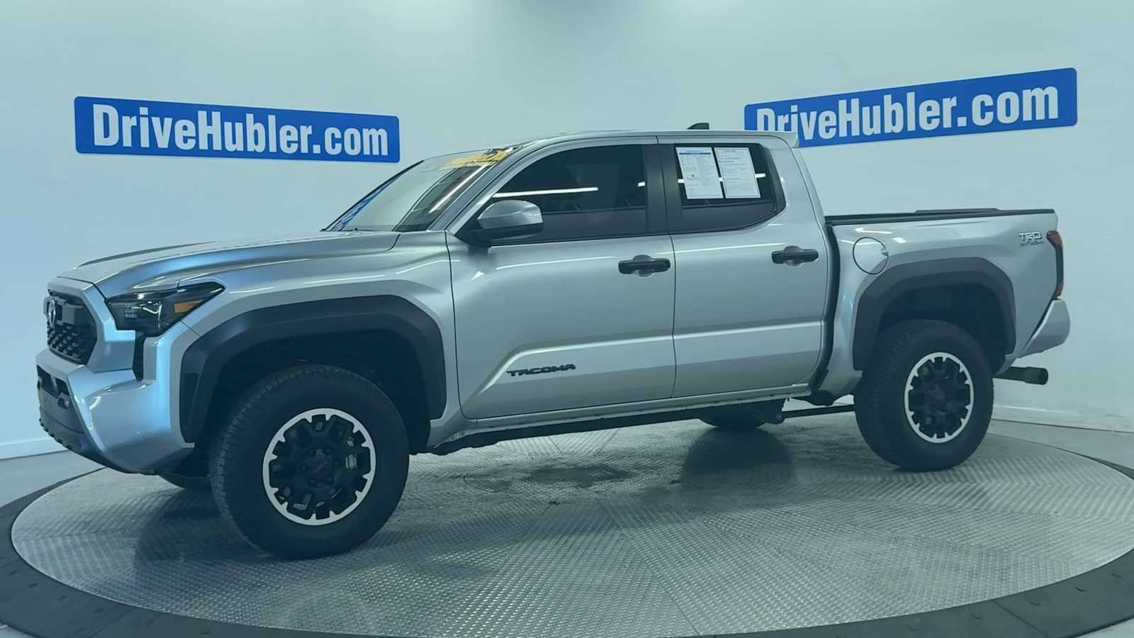 Used 2024 Toyota Tacoma TRD Off-Road AWD/4WD image 4