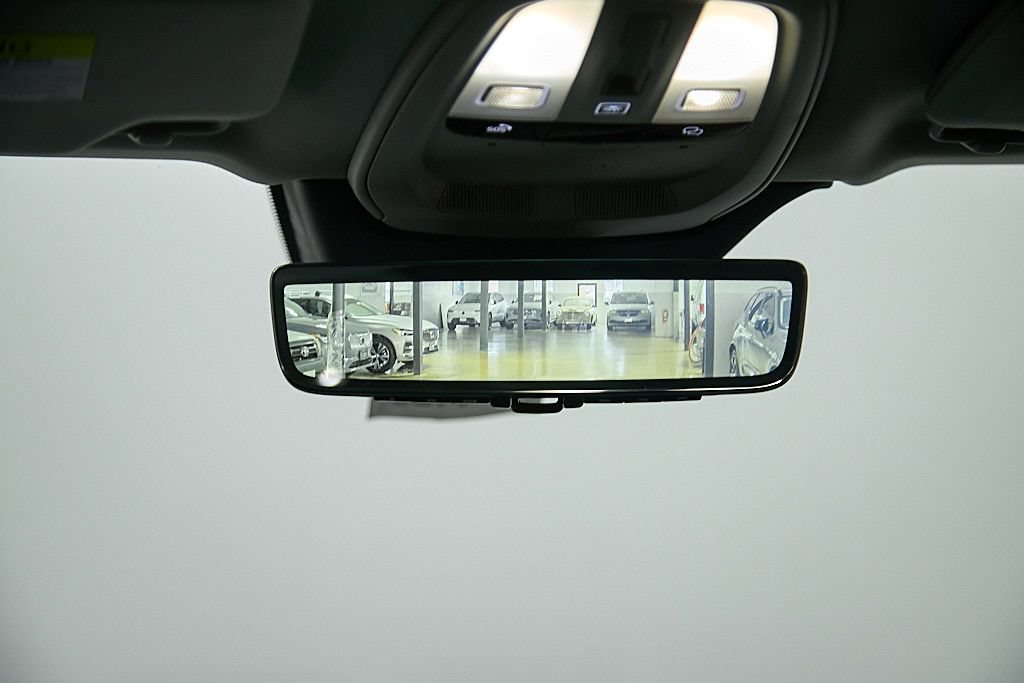 Certified 2025 Volvo XC90 B6 Ultra w/ Protection Package Premier AWD/4WD image 31